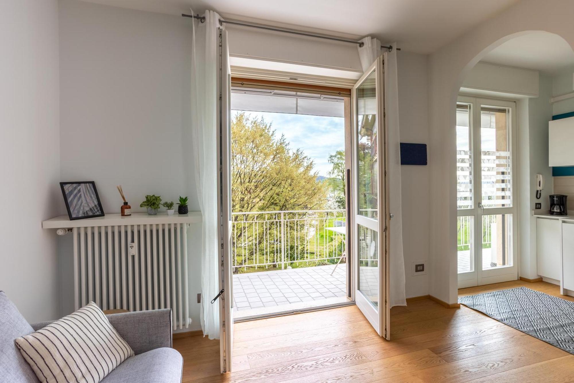 Suite 51 Appartamento Con Terrazzo A 50 Mt Dal Lago - Private Parking (Adults Only) Arona Luaran gambar