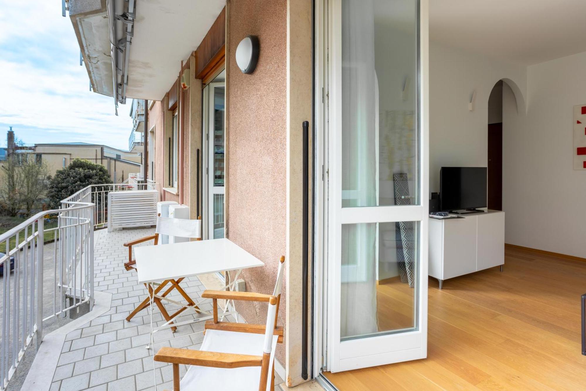 Suite 51 Appartamento Con Terrazzo A 50 Mt Dal Lago - Private Parking (Adults Only) Arona Luaran gambar